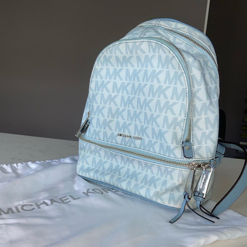 Michael Kors Vintage Baby Blue MiniBag (NEVER USED)